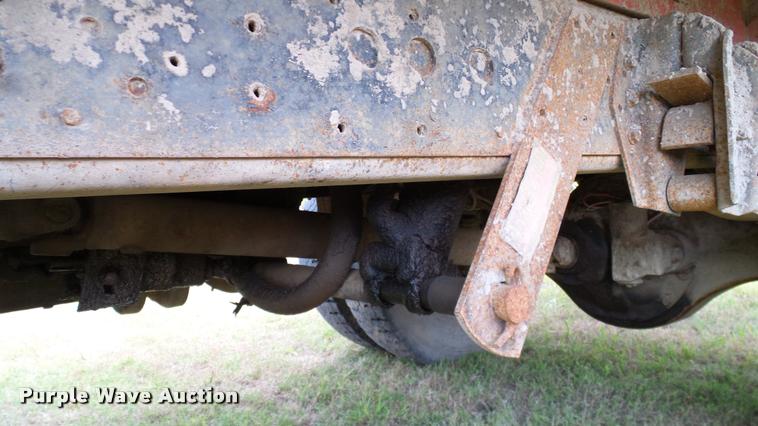 image for item DA6126 1982 International 1724 dump flatbed truck