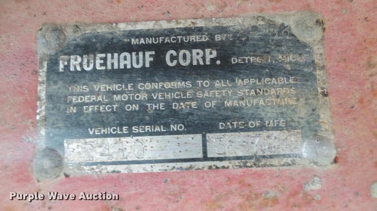 image for item DA6126 1982 International 1724 dump flatbed truck