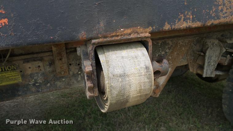 image for item DA6126 1982 International 1724 dump flatbed truck