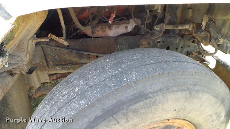 image for item DA6126 1982 International 1724 dump flatbed truck