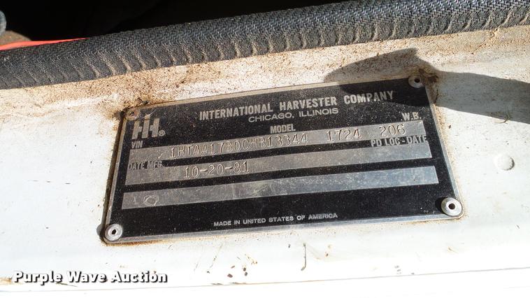 image for item DA6126 1982 International 1724 dump flatbed truck