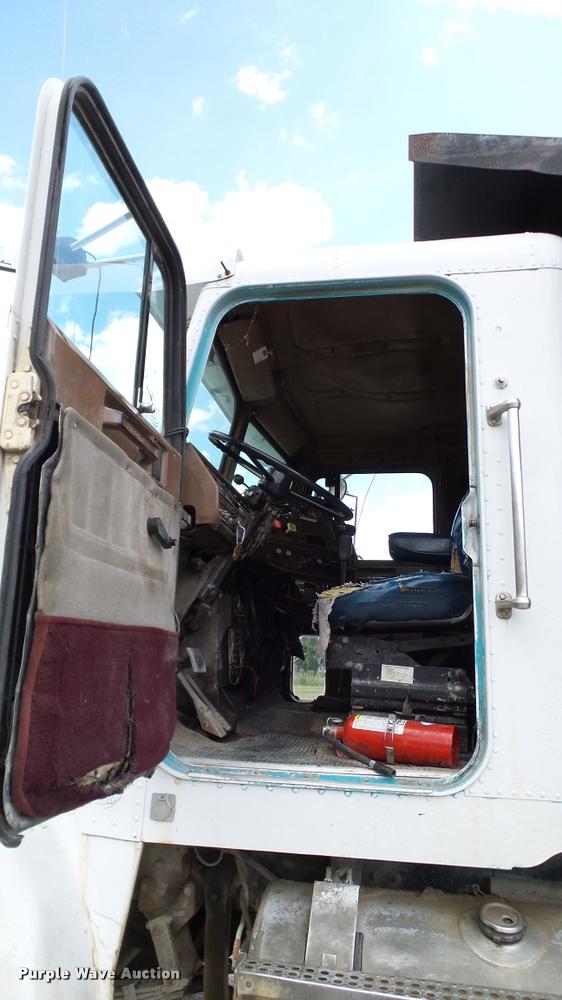 image for item DA6129 1987 Freightliner FLC dump truck