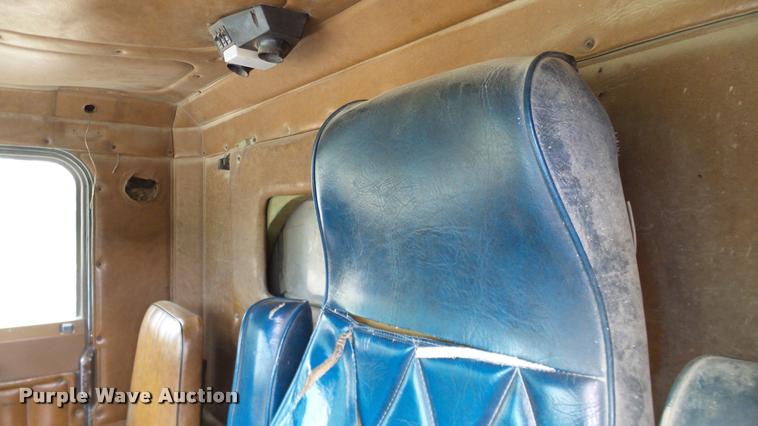 image for item DA6129 1987 Freightliner FLC dump truck