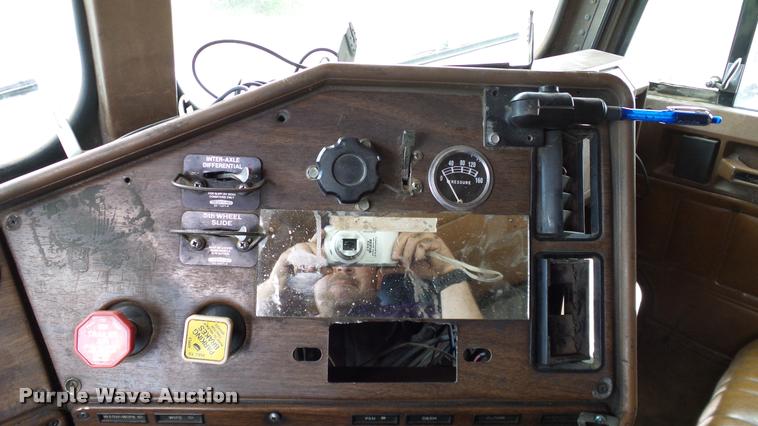 image for item DA6129 1987 Freightliner FLC dump truck