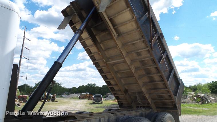 image for item DA6129 1987 Freightliner FLC dump truck
