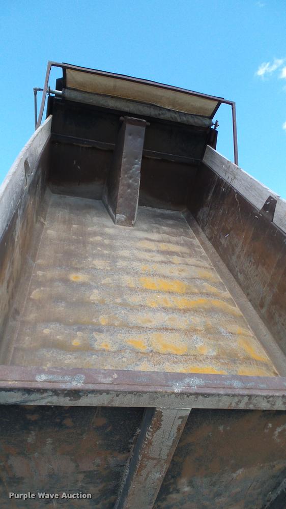 image for item DA6129 1987 Freightliner FLC dump truck