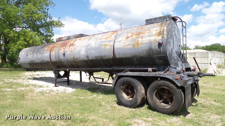 image for item DA6133 1959 Trailmobile tank trailer