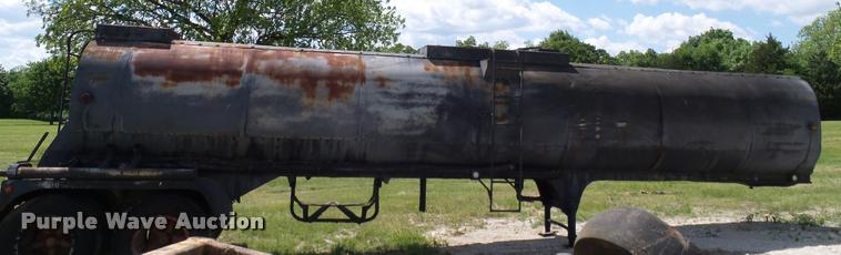 image for item DA6133 1959 Trailmobile tank trailer