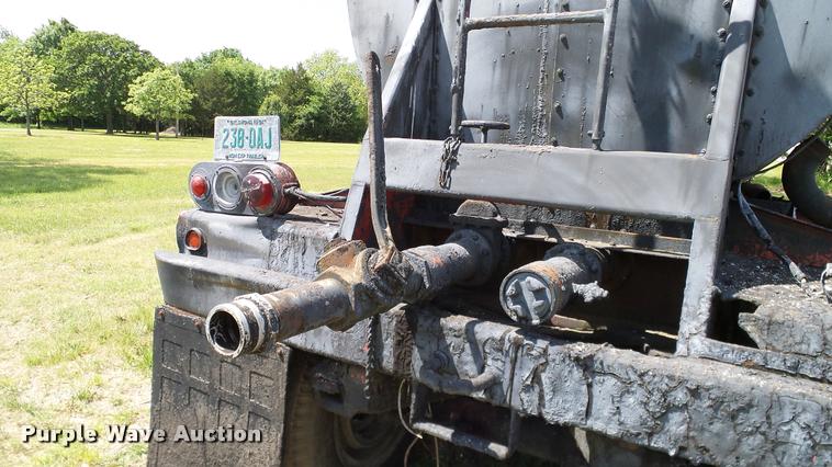 image for item DA6133 1959 Trailmobile tank trailer