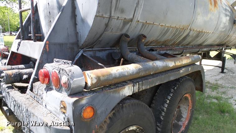 image for item DA6133 1959 Trailmobile tank trailer