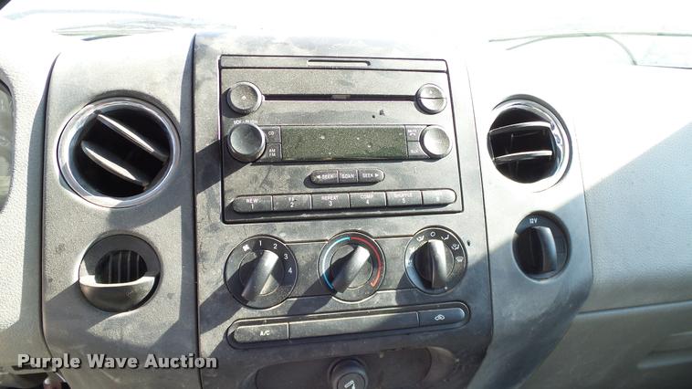 image for item DA6151 2004 Ford F150 SuperCab pickup truck