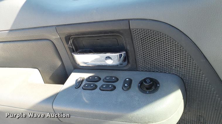 image for item DA6151 2004 Ford F150 SuperCab pickup truck