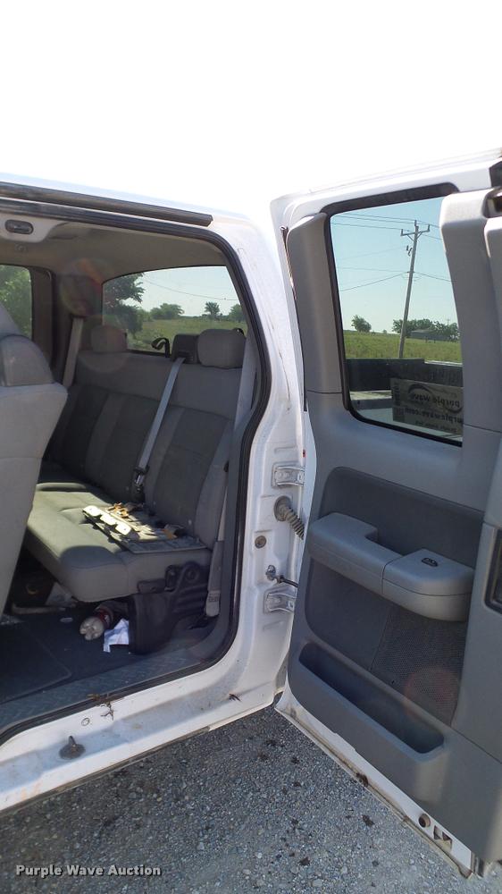 image for item DA6151 2004 Ford F150 SuperCab pickup truck