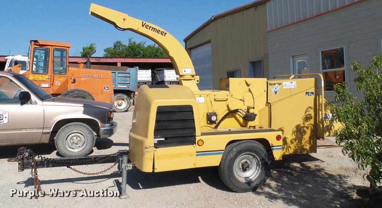 image for item DA6153 2001 Vermeer BC1000XL wood chipper