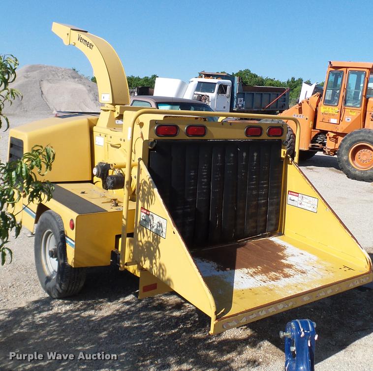 image for item DA6153 2001 Vermeer BC1000XL wood chipper