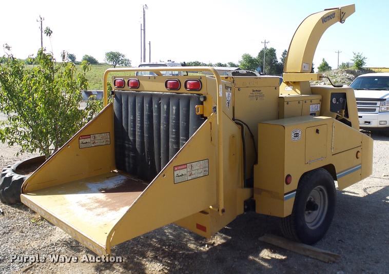 image for item DA6153 2001 Vermeer BC1000XL wood chipper