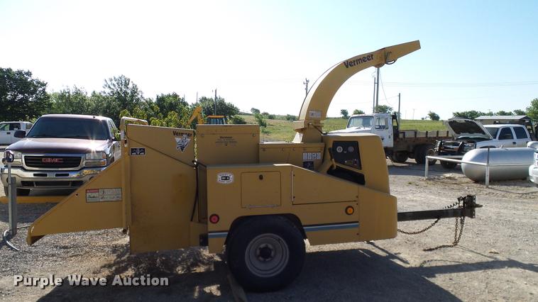 image for item DA6153 2001 Vermeer BC1000XL wood chipper