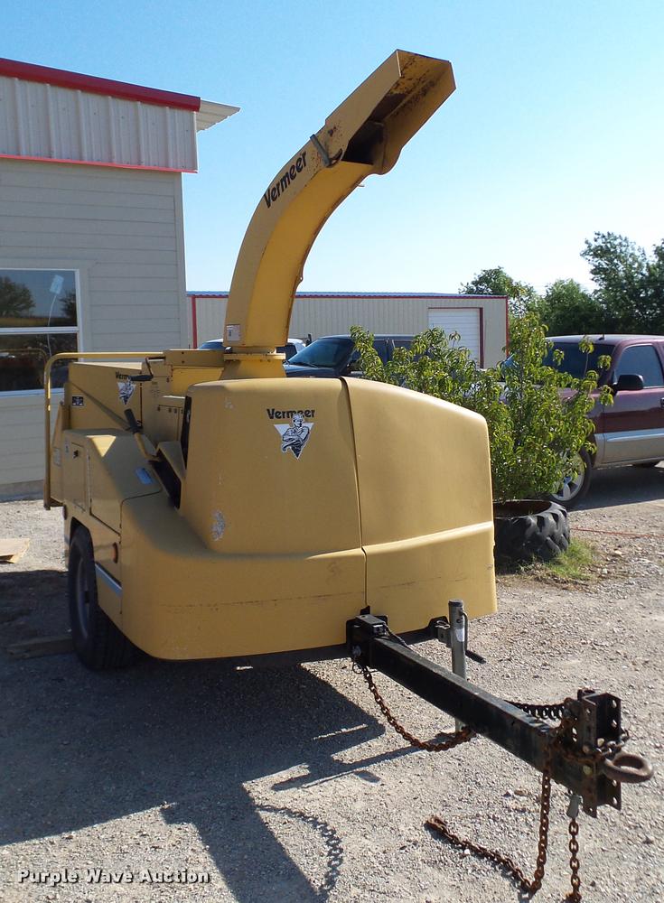 image for item DA6153 2001 Vermeer BC1000XL wood chipper