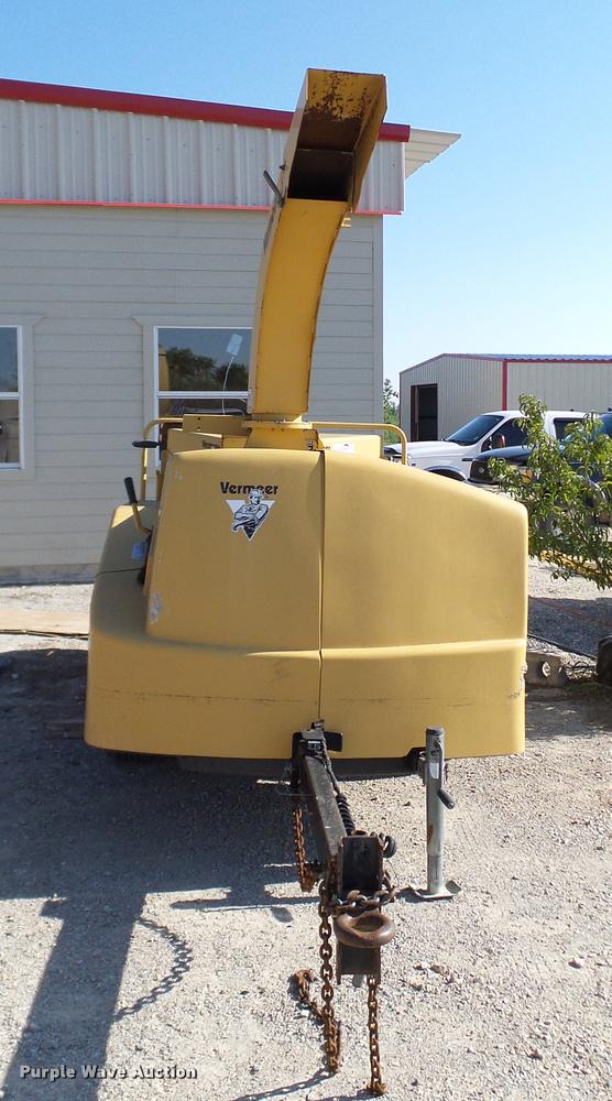 image for item DA6153 2001 Vermeer BC1000XL wood chipper