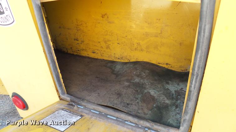 image for item DA6153 2001 Vermeer BC1000XL wood chipper