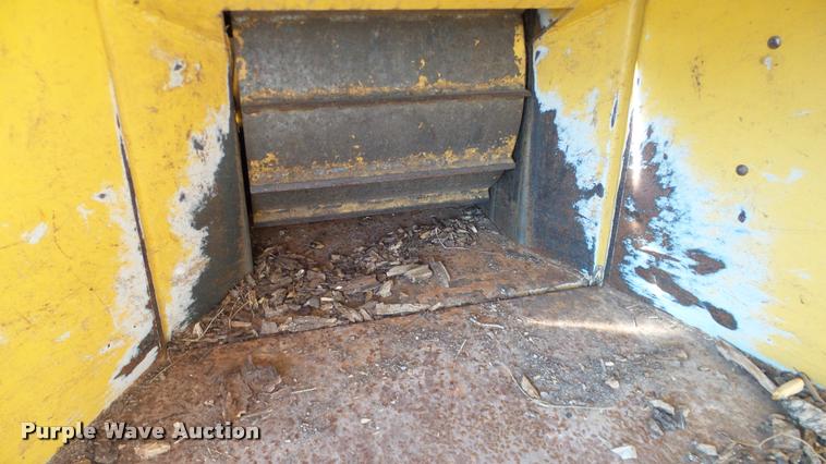 image for item DA6153 2001 Vermeer BC1000XL wood chipper