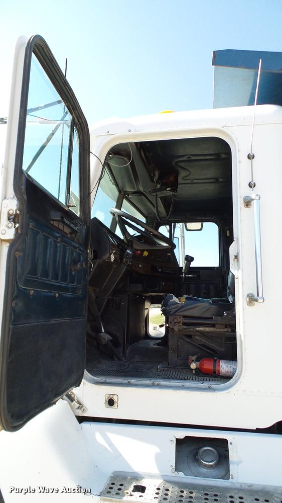 image for item DA6156 1989 Freightliner FLD dump truck