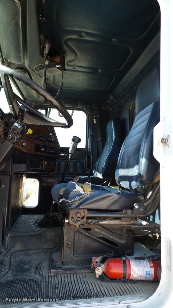 image for item DA6156 1989 Freightliner FLD dump truck