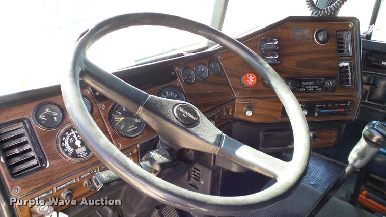 image for item DA6156 1989 Freightliner FLD dump truck