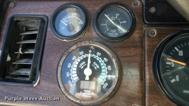 image for item DA6156 1989 Freightliner FLD dump truck