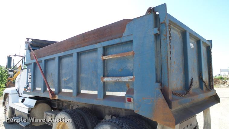 image for item DA6156 1989 Freightliner FLD dump truck