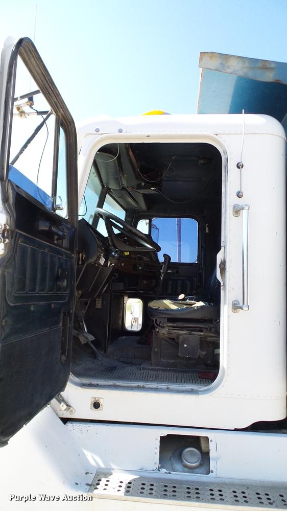 image for item DA6157 1989 Freightliner FLD dump truck