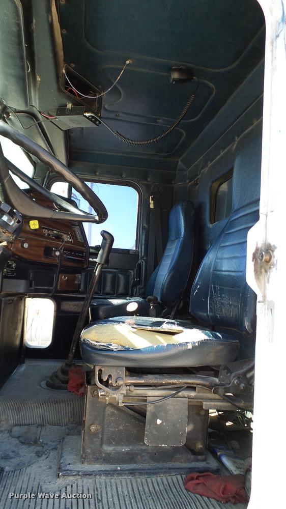 image for item DA6157 1989 Freightliner FLD dump truck