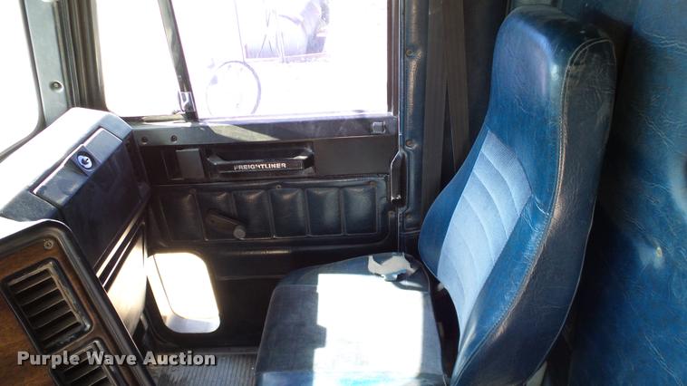 image for item DA6157 1989 Freightliner FLD dump truck