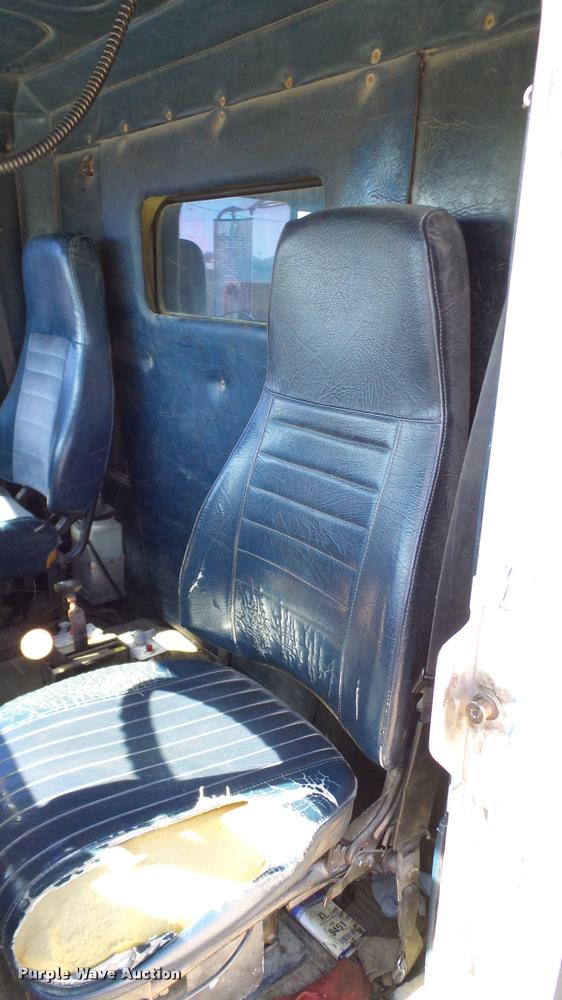 image for item DA6157 1989 Freightliner FLD dump truck