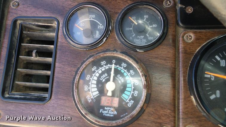 image for item DA6157 1989 Freightliner FLD dump truck