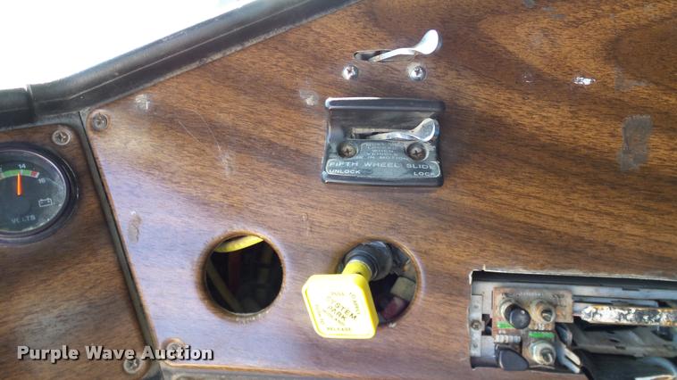 image for item DA6157 1989 Freightliner FLD dump truck