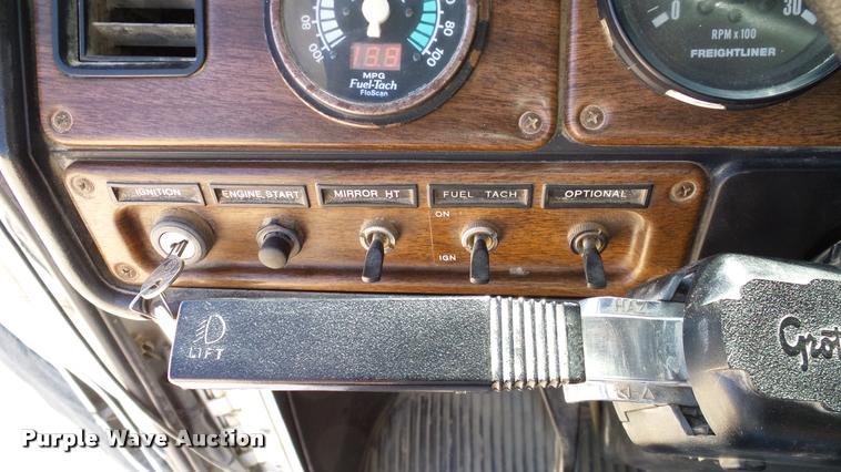 image for item DA6157 1989 Freightliner FLD dump truck