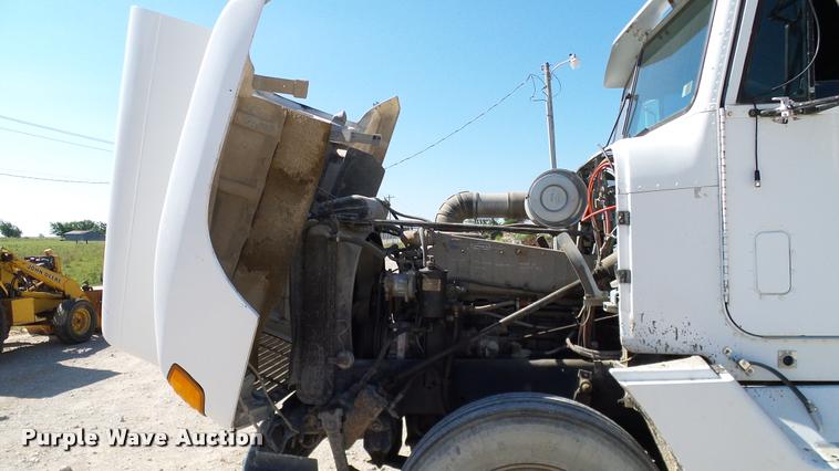 image for item DA6157 1989 Freightliner FLD dump truck