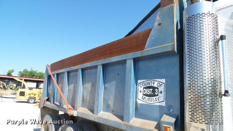 image for item DA6157 1989 Freightliner FLD dump truck
