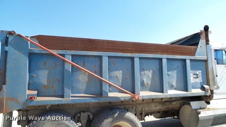 image for item DA6157 1989 Freightliner FLD dump truck