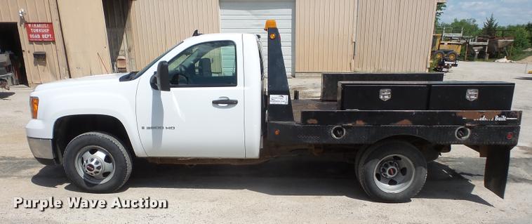image for item DA6291 2009 GMC Sierra 3500HD flatbed pickup truck
