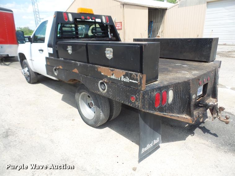 image for item DA6291 2009 GMC Sierra 3500HD flatbed pickup truck