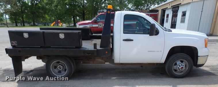 image for item DA6291 2009 GMC Sierra 3500HD flatbed pickup truck