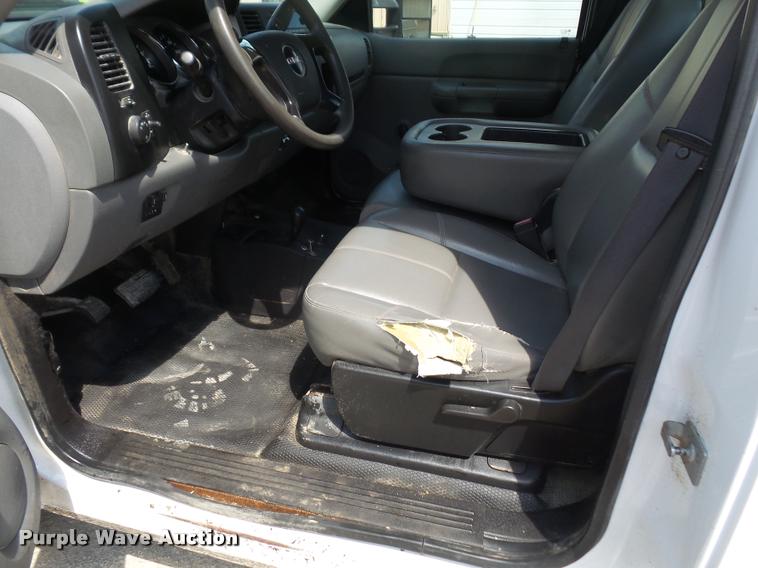 image for item DA6291 2009 GMC Sierra 3500HD flatbed pickup truck