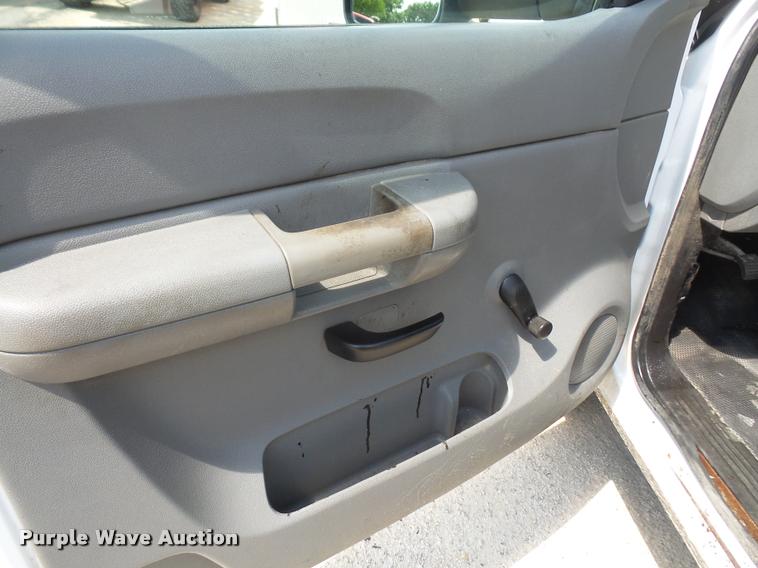 image for item DA6291 2009 GMC Sierra 3500HD flatbed pickup truck