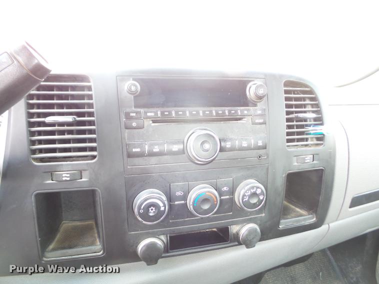 image for item DA6291 2009 GMC Sierra 3500HD flatbed pickup truck