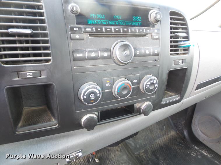 image for item DA6291 2009 GMC Sierra 3500HD flatbed pickup truck