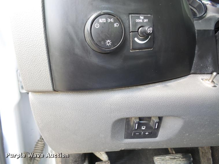 image for item DA6291 2009 GMC Sierra 3500HD flatbed pickup truck