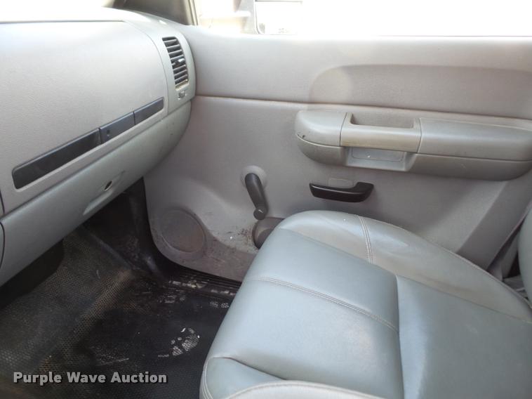 image for item DA6291 2009 GMC Sierra 3500HD flatbed pickup truck