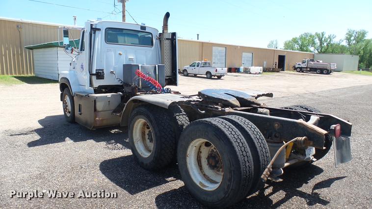 image for item DA7793 1992 Ford Aero Max L9000 semi truck